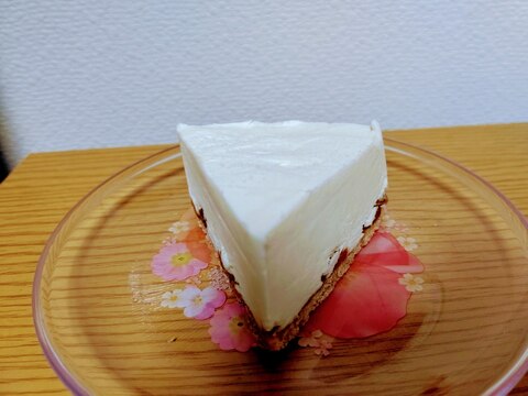 ホワイトチョコ入りミルキーなめらかレアチーズケーキ